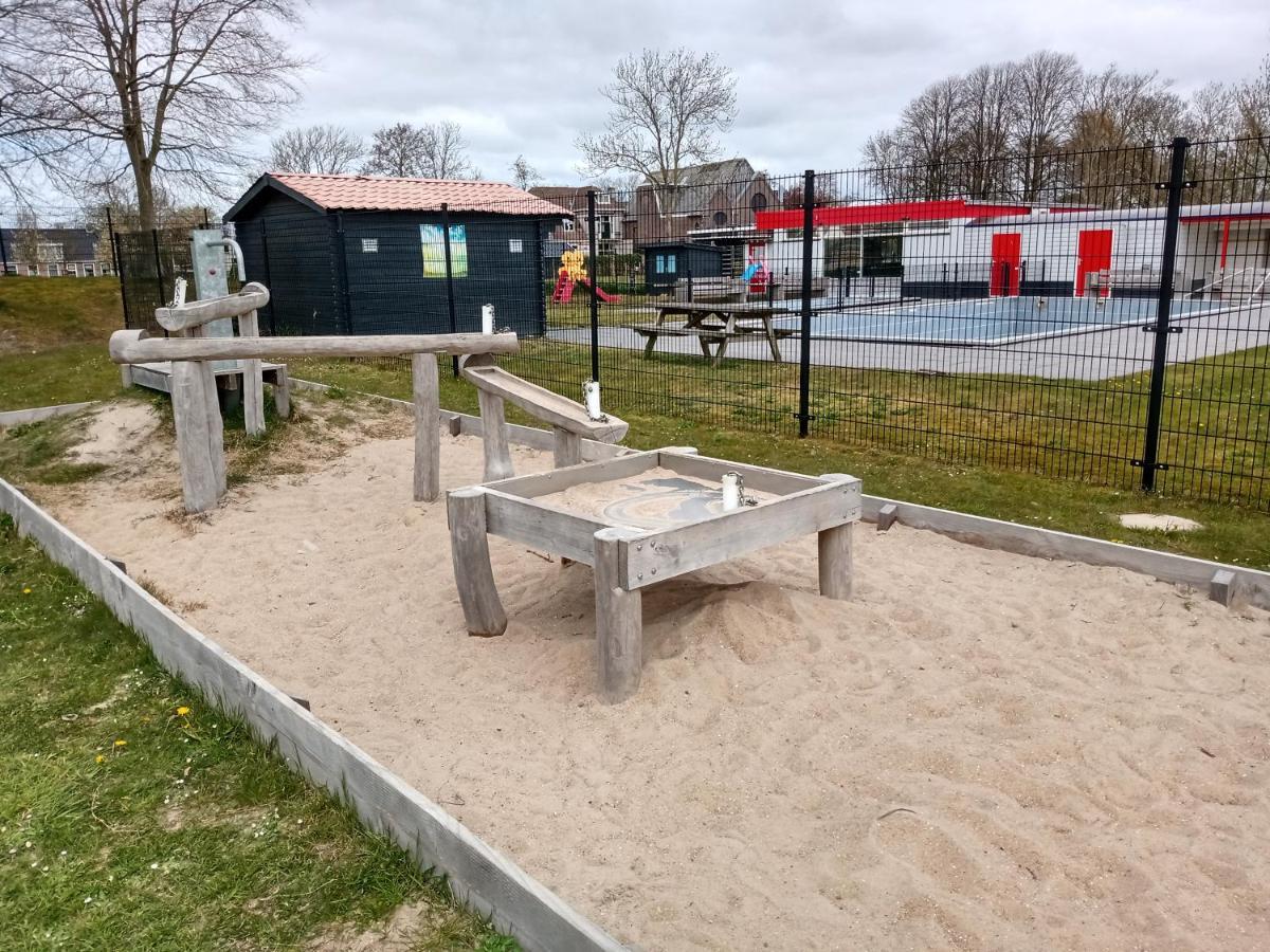 Wellnesshuis Met Hottub, Ligbad En Grote Tuin Villa Tzummarum Exterior photo