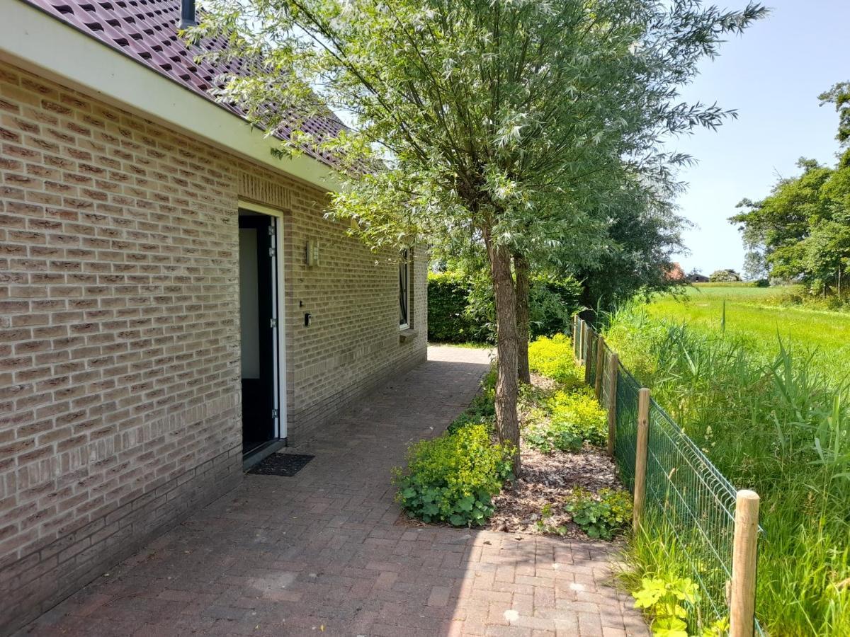 Wellnesshuis Met Hottub, Ligbad En Grote Tuin Villa Tzummarum Exterior photo
