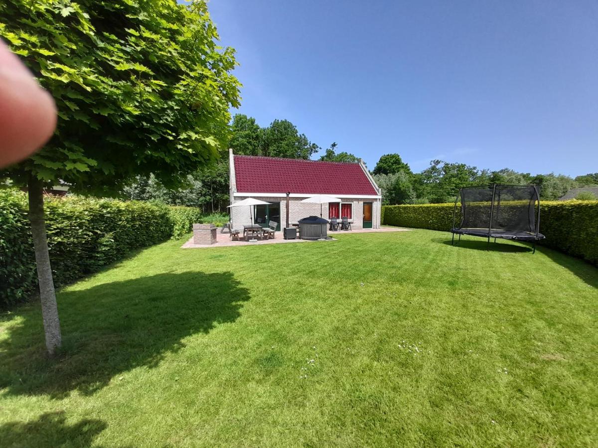Wellnesshuis Met Hottub, Ligbad En Grote Tuin Villa Tzummarum Exterior photo